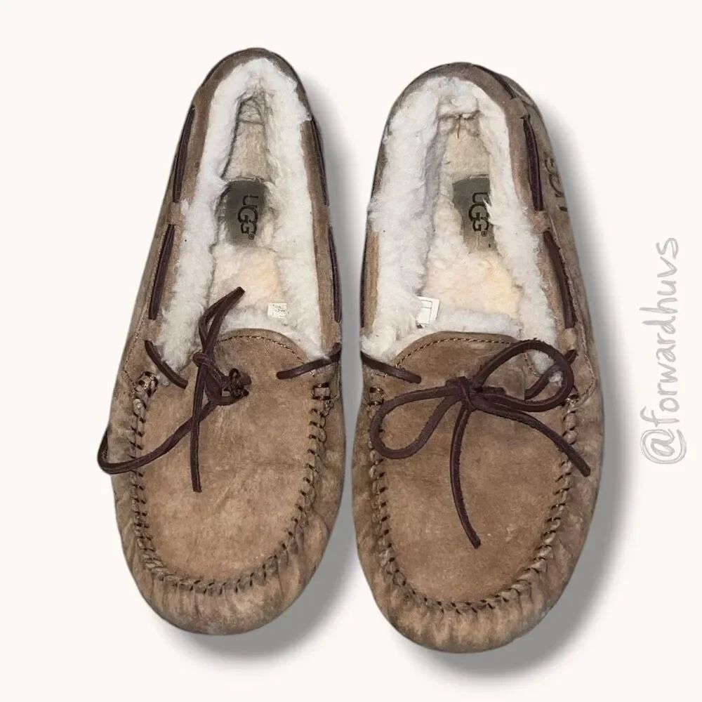 UGG Dakota Sheepskin Moccasin Slippers Chestnut Women’s Size 9